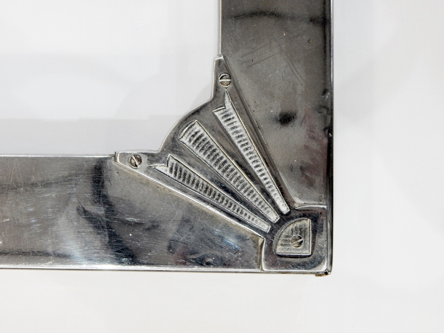 Art Deco style chrome fire curb with angular decoration - Image 2 of 2