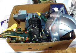 A quantity of Doctor Who and other plastic toys (1 box)