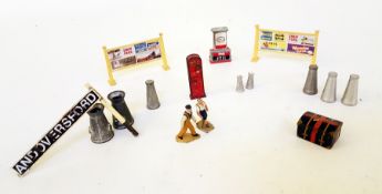 An extensive collection of Hornby railway station accessories to include station staff, milk churns,