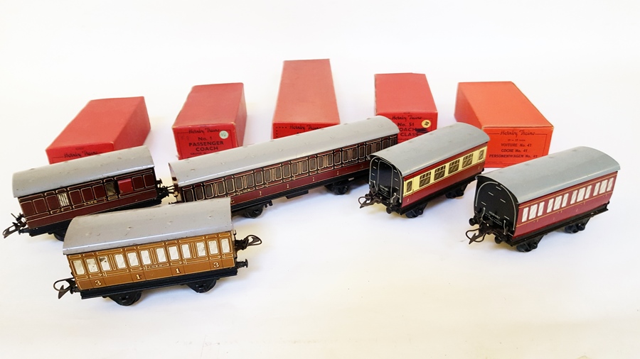 Five Hornby Meccano 'O' gauge tinplate passenger coaches viz:- No.41 Passenger Coach, No.42121; No.