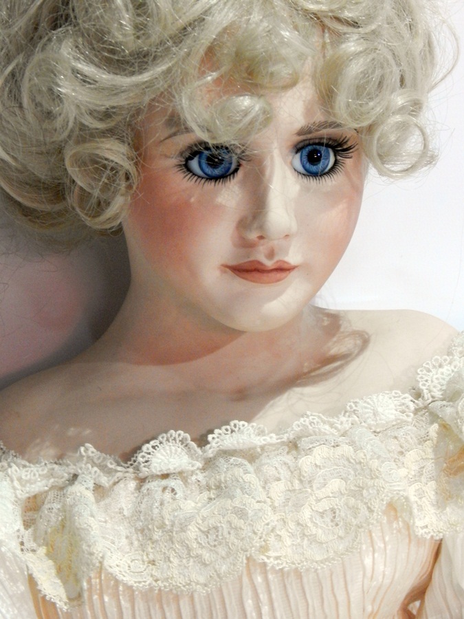 Reproduction bisque shoulder head doll by Janice Harris "Jessie", No. - Image 2 of 2