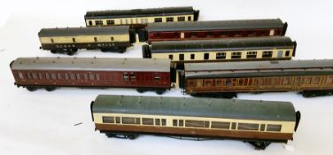 Seven 'O' gauge passenger coaches,