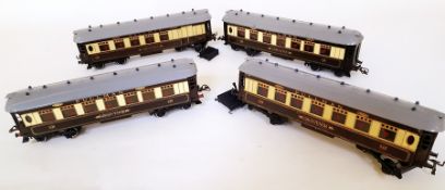 Four Hornby 'O' gauge Pullman Coaches, Grosvenor x 2,