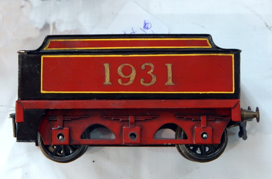 A Hornby 'O' gauge Great Western tinplate locomotive housing lacking movement and wheels, - Image 2 of 3