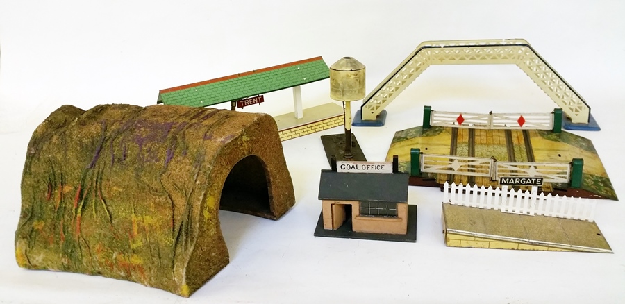 A collection of Hornby and scratch-built 'O' gauge accessories to include level crossings,