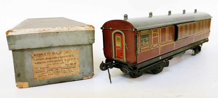 A Bassett-Lowke by Winteringham 'O' gauge LMS eight-wheel Post Office Mail van,