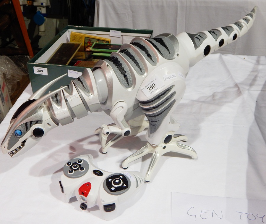 Remote controlled Dinosaur Raptor robot