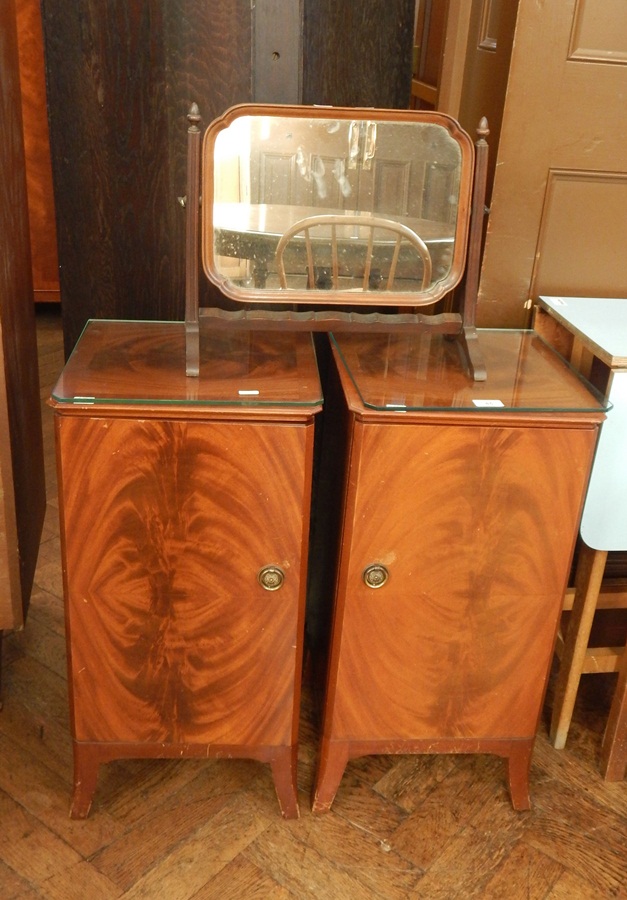 A pair of modern mahogany veneer bedside cupboards with loose plate glass tops,