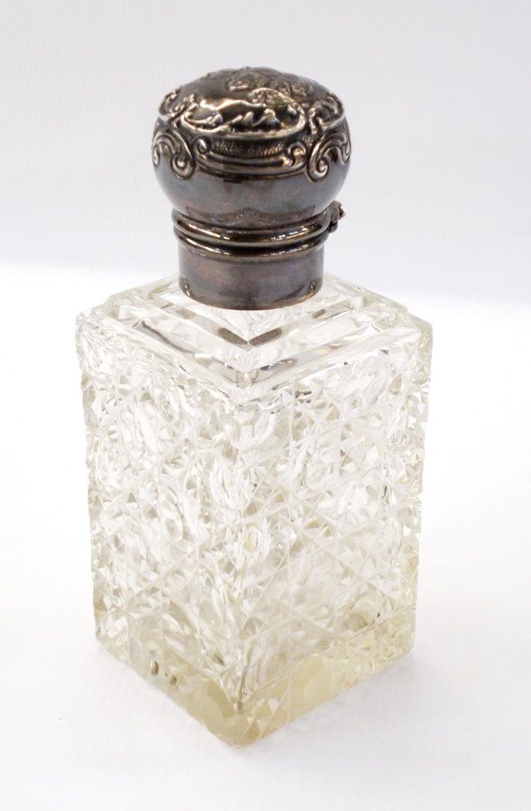 George V silver-capped cut glass square scent bottle, Birmingham 1915,