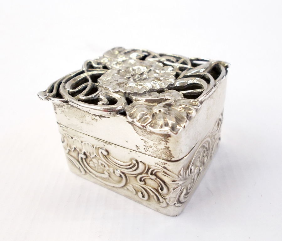 Edwardian silver stamp box of Art Nouveau design with foliate openwork top, London 1906,