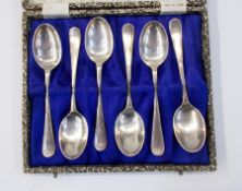 Set of six Edwardian silver coffee spoons with gadrooned borders, Sheffield 1907,