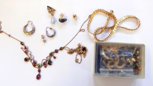 9ct gold and semi-precious stone necklace,
