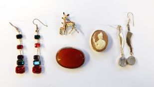 Silver and cornelian oval brooch, pair of moonstone pendant earrings,