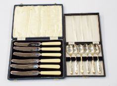 Set of six teaspoons in case,