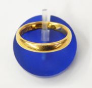 22ct gold wedding ring, 6g approx.