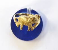 14ct ring in the form of an elephant with tiny diamond set eye, 3.5g approx.