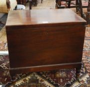 Early 19th century mahogany cellerette wine cooler, rectangular with pair brass drop handles,