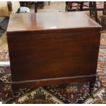 Early 19th century mahogany cellerette wine cooler, rectangular with pair brass drop handles,