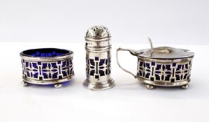 George V silver set comprising open salt with blue glass liner, mustard pot,