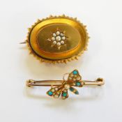 Victorian gold-coloured metal and seedpearl brooch, oval, set with seedpearl flower to the centre,