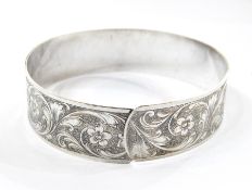 Silver-coloured metal adjustable bangle,