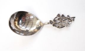 Edwardian silver caddy spoon with shamrock design handle,