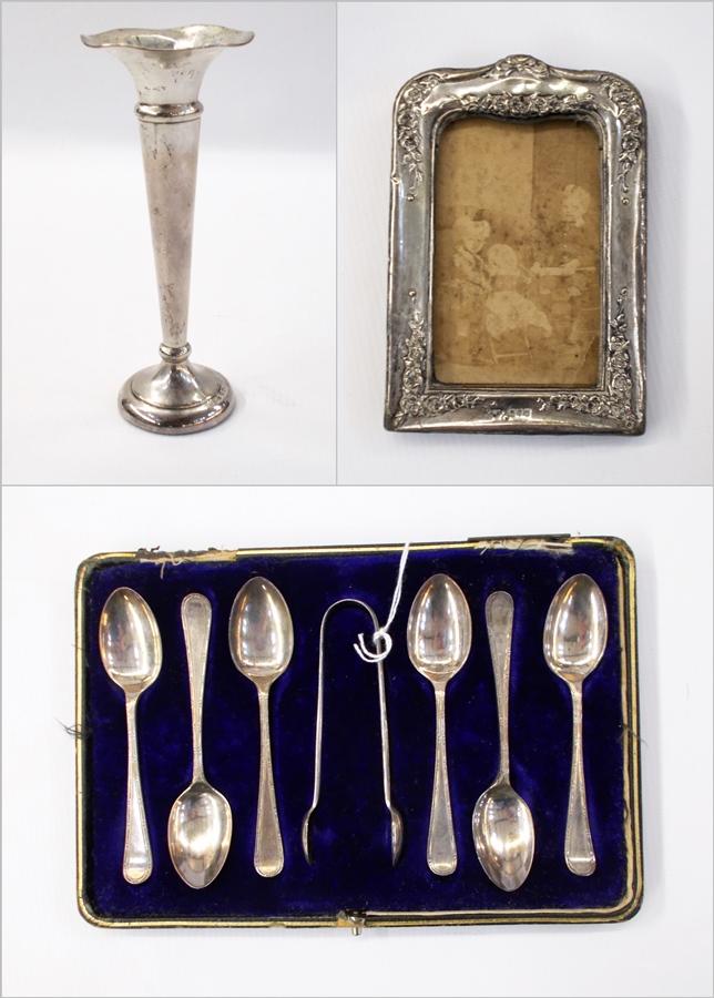 George V silver coffee spoon set and a pair of sugar nips (seven in a fitted case),