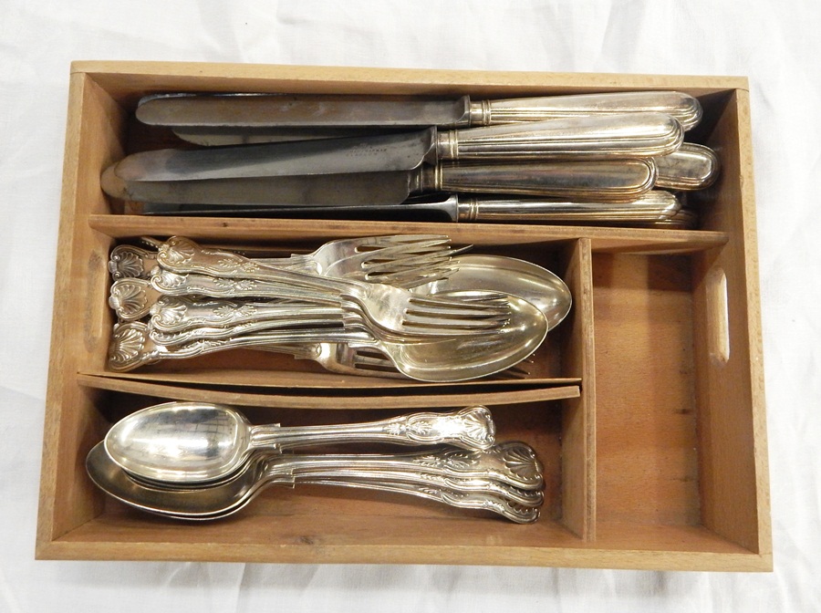 Quantity of King's pattern table flatware,