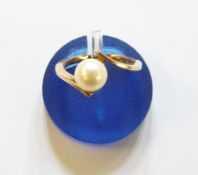 9ct gold and cultured pearl ring in crossover mount