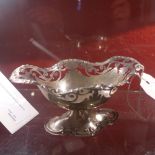 A George III hallmarked silver sweetbread basket with pierced decoration