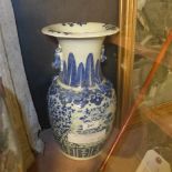 An early  C19th Chinese blue and white v
