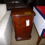 A pair of Victorian mahogany pedestal chests fitted four drawers on plinth base W 42 D 34 H 74 cm