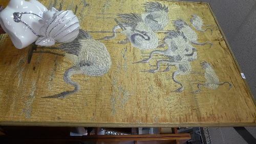 A large Japanese silkwork panel depictin - Bild 2 aus 2