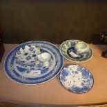 A quantity of Oriental porcelain including dishes and a small pot