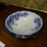 A Malmaison Alfred Meakin wash bowl with floral detail