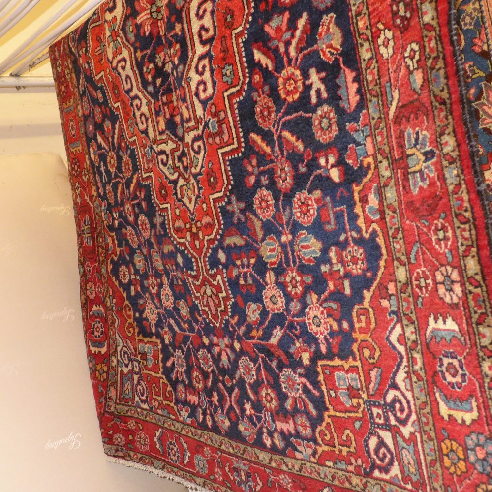 A fine North West Persian Sarouk rug.