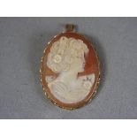 A 9ct gold cameo brooch/pendant.