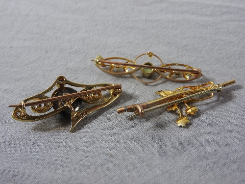 A set of three gold brooches, - Bild 3 aus 10
