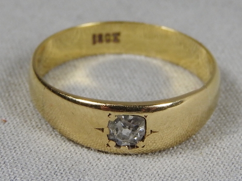 A Victorian 18ct yellow gold gypsy design ring set single diamond.