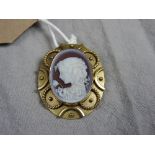 A 9ct gold mounted cameo brooch