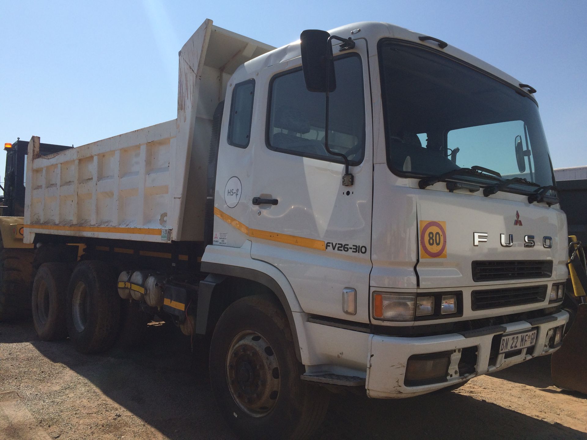 2011 MITSUBISHI FUSO FV26-310 TIPPER - REG NO: BN22MFGP