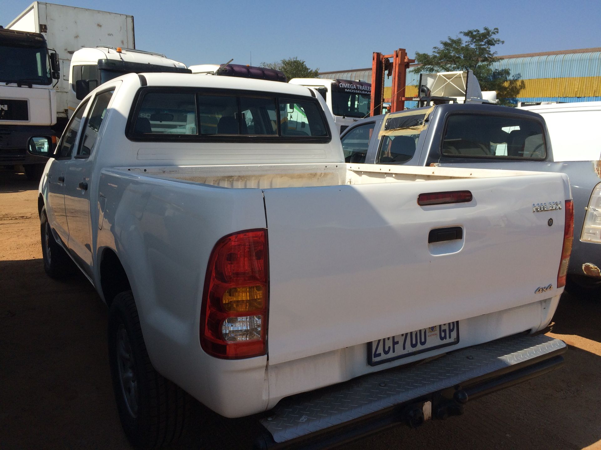 2010 TOYOTA HILUX 2.5D-4D D/CAB - REG NO: ZCF700GP - Image 3 of 4