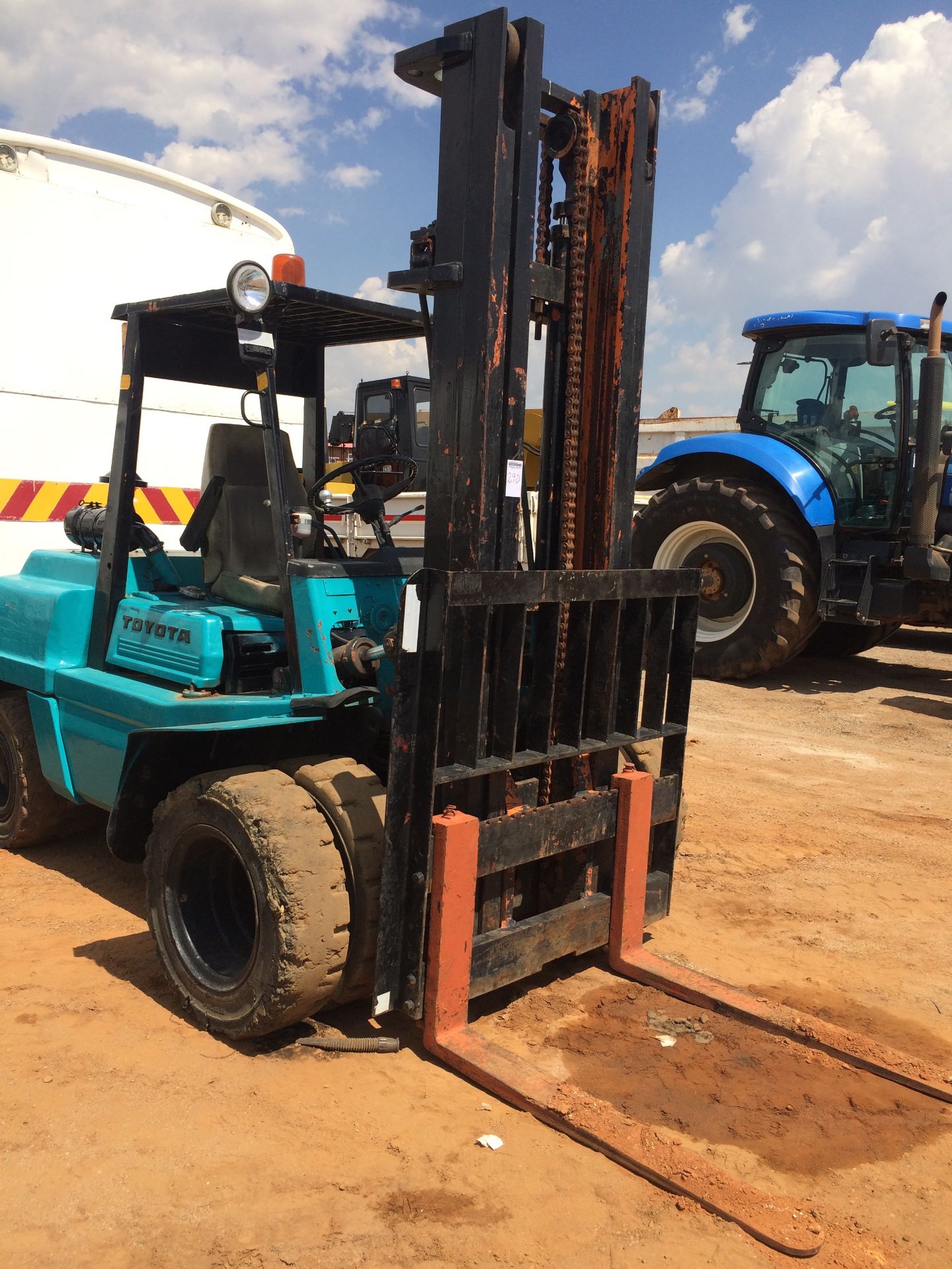 TOYOTA 5 TON FORKLIFT - SERIAL NO: 2383