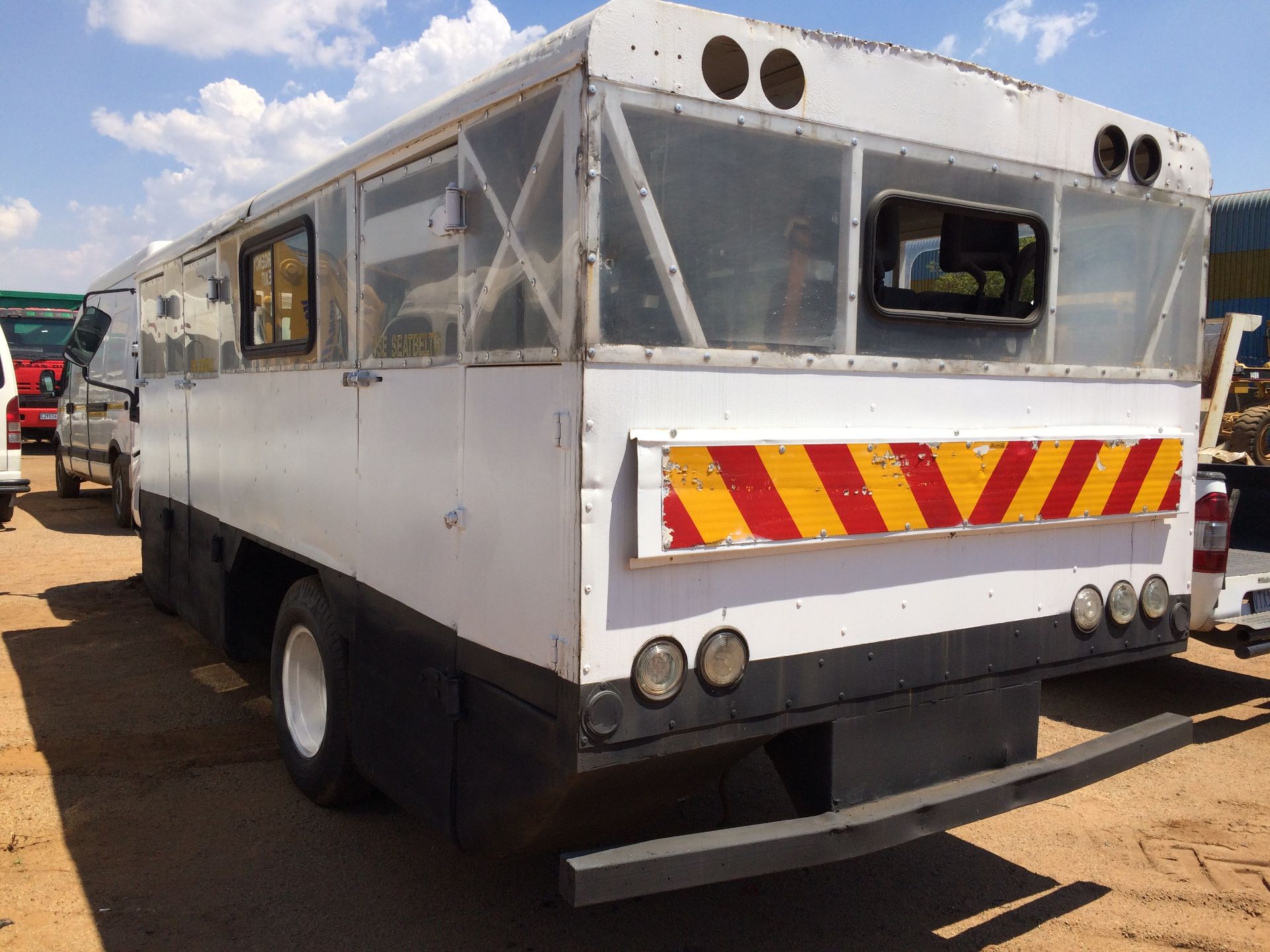 2007 TOYOTA DYNA 5-104 15 SEATER PERSONNEL CARRIER SERIAL NO: JHFCF437805000896 - Image 5 of 5