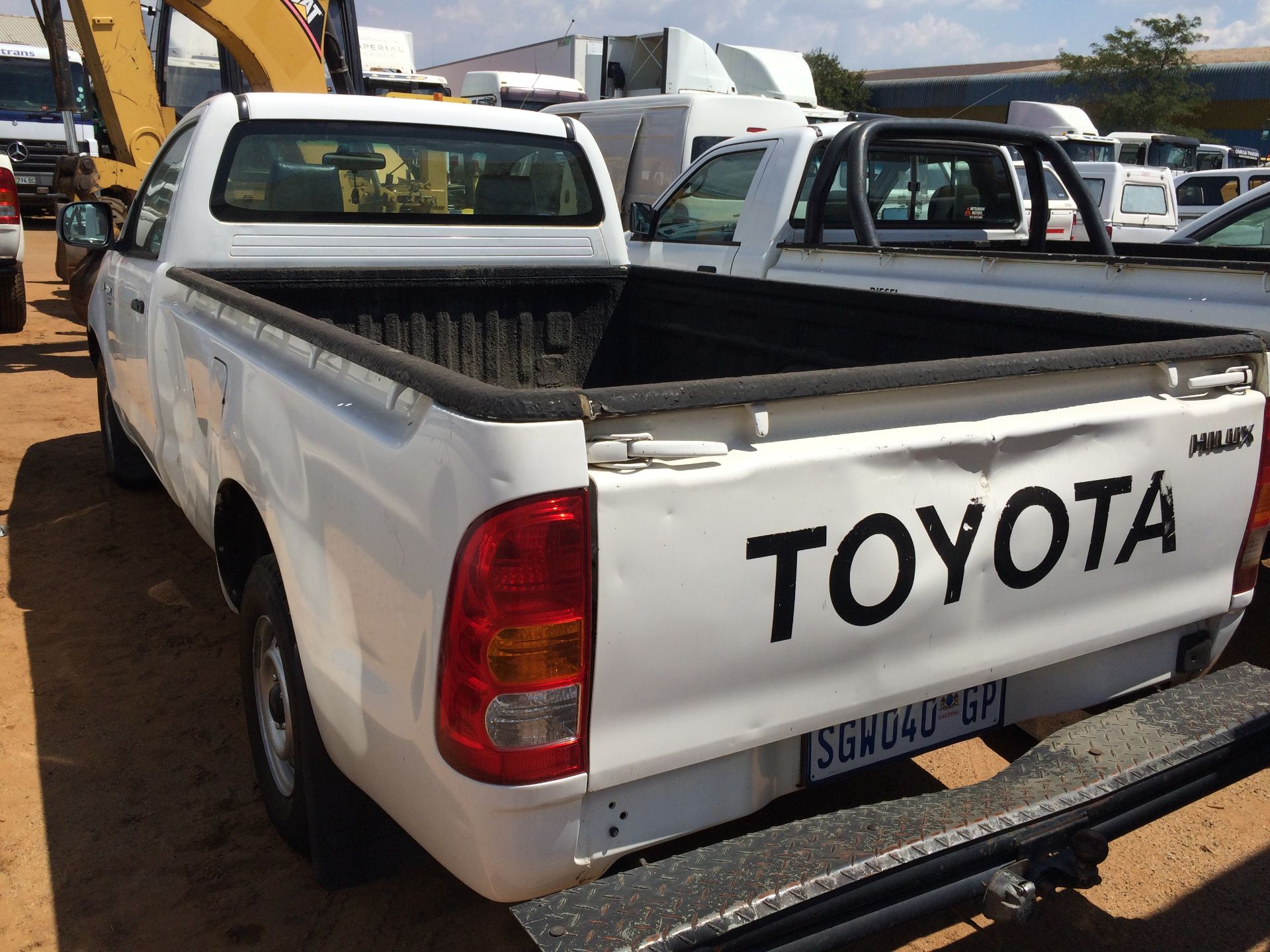 2005 TOYOTA HILUX 2.5D-4D LDV (NON-RUNNER) REG NO: SGW040GP - Image 4 of 4