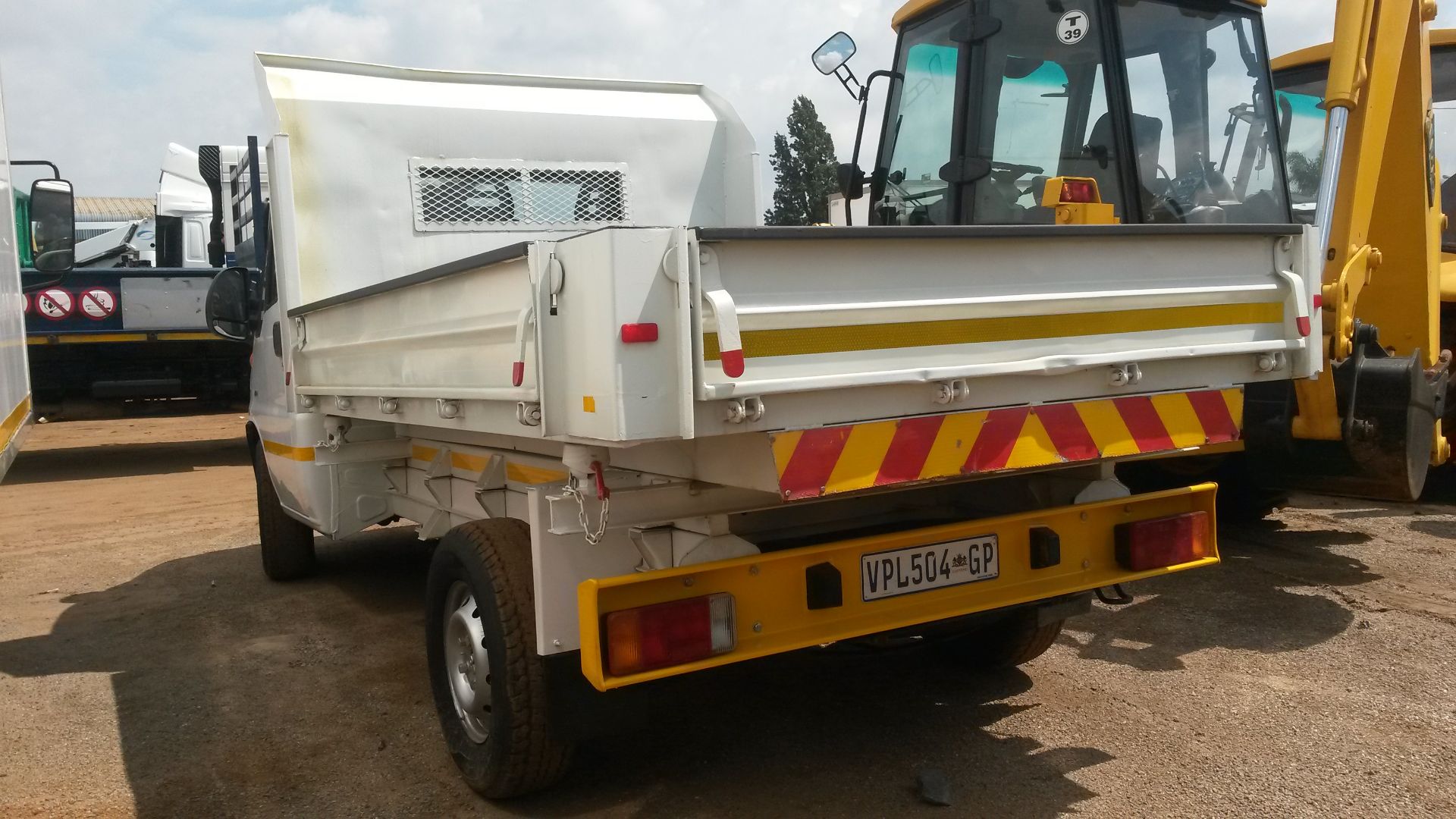 2007 PEUGEOT  HDI D/SIDE TIPPER  - REG NO: VPL504GP - Image 2 of 4