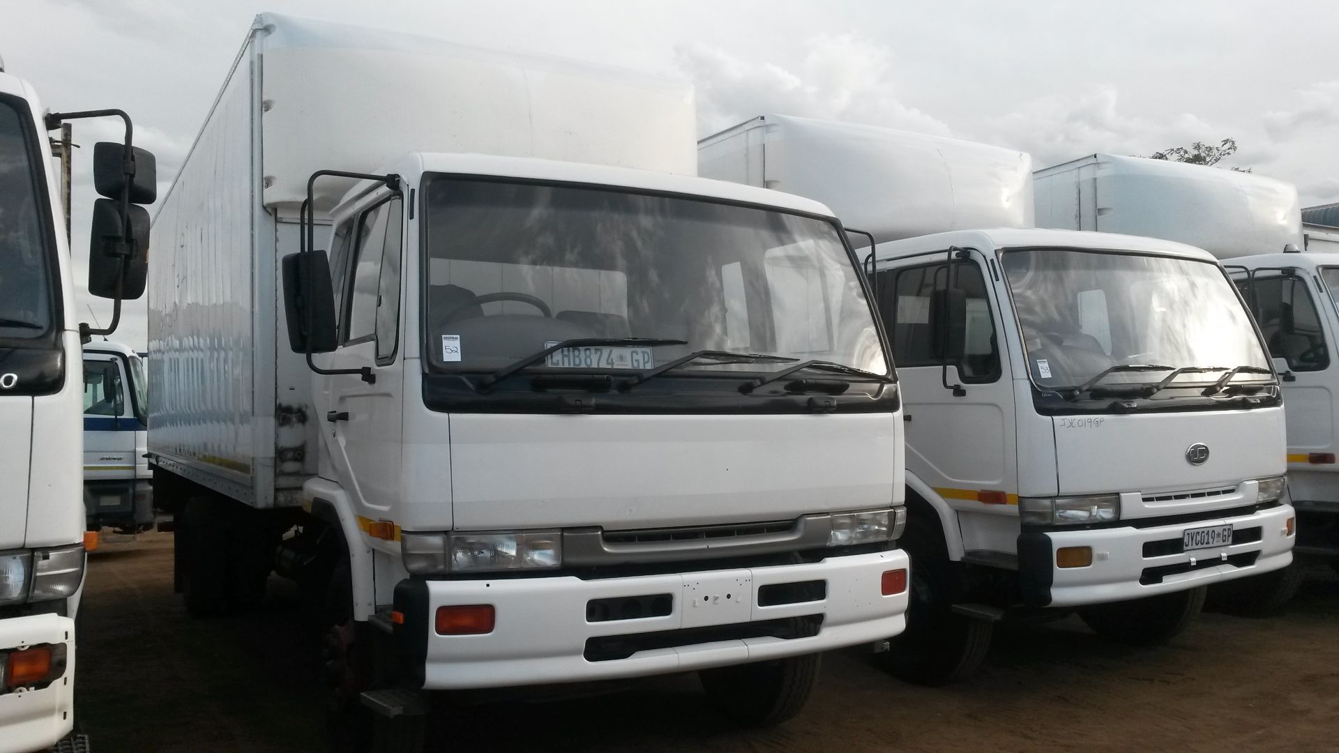 2000 NISSAN UD80 V/VAN - REG NO: LHB874GP