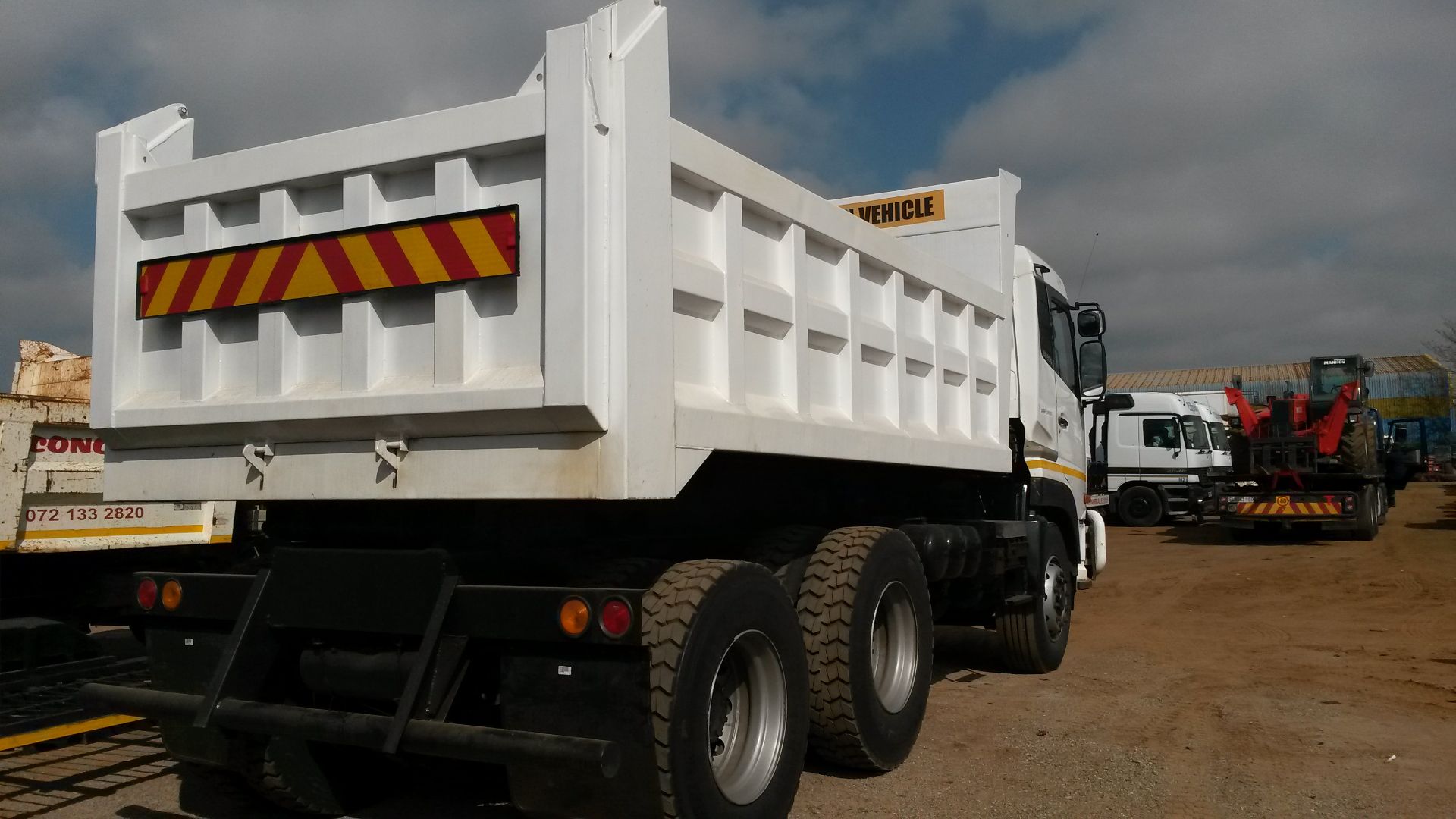 2009 NISSAN UD390 10 CUBE TIPPER - REG NO: YKN717GP - Image 3 of 5