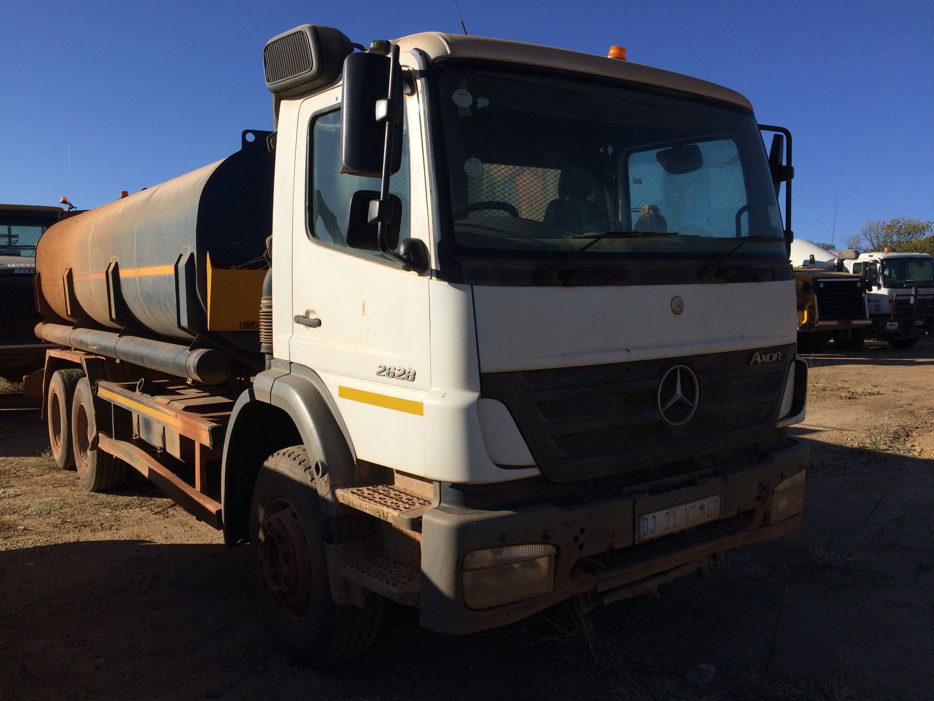 2011 M/BENZ AXOR 2628 16,000L WATER BOWSER - 26,985 KMS - REG NO: BJ21VTGP