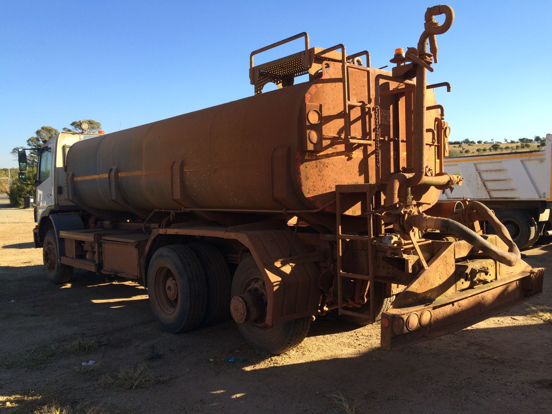 2011 M/BENZ AXOR 2628 16,000L WATER BOWSER - 26,985 KMS - REG NO: BJ21VTGP - Image 3 of 4